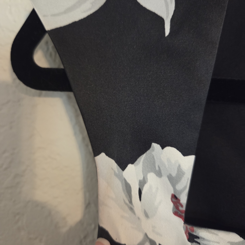 White HouseElegant Black Floral Dress - Picture 7 of 14